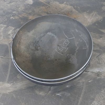 Cabeza de placa revestida de acero al carbono en diseño hemisférico con conexión de soldadura