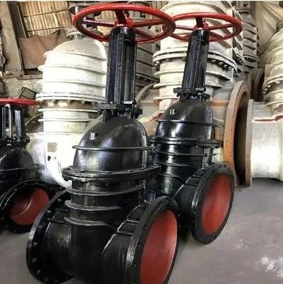 Válvula industrial de puerta de hierro de 8 pulgadas con sellado metálico y conexión de bridas ANSI