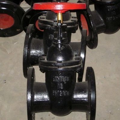 Válvula industrial de puerta de hierro de 8 pulgadas con sellado metálico y conexión de bridas ANSI